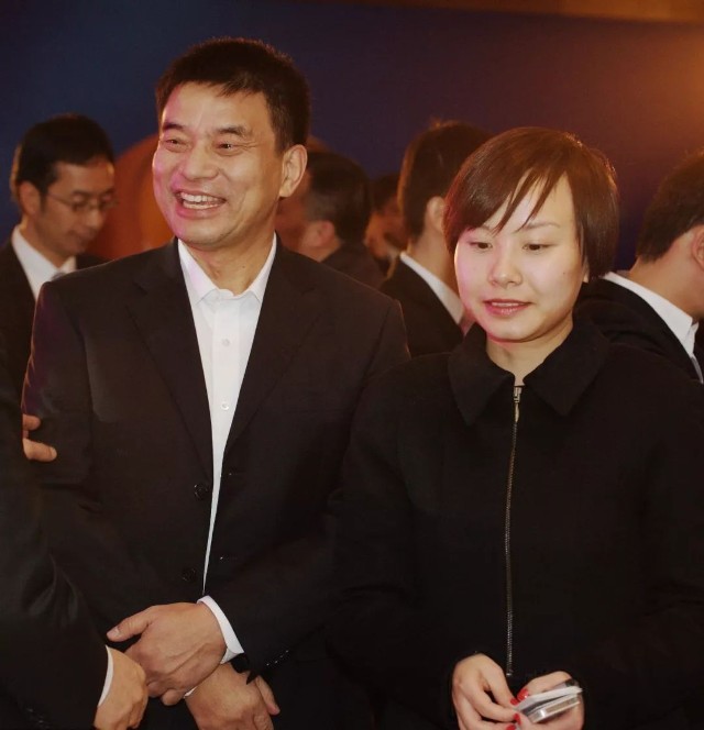 通威集团的刘汉元,管亚梅夫妇以1250亿元,从去年的第二位跃居首位