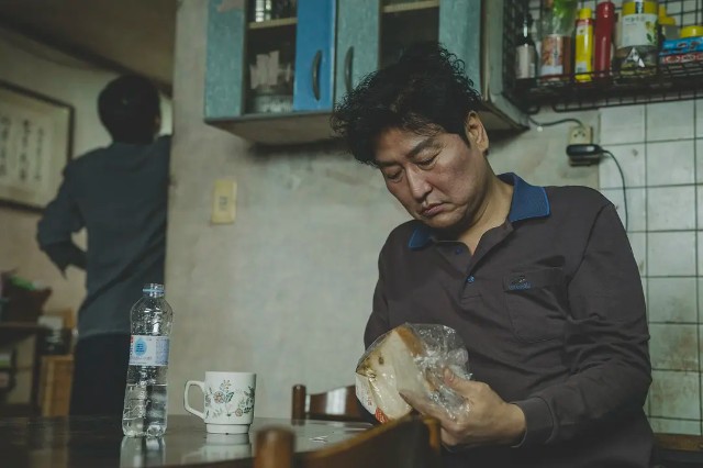 被消费主义裹挟的年轻人，太穷了