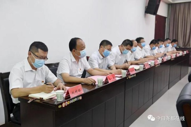 马长江表示,作为企业家,将用心,用情谋划,希望在尧都区委,区政府的