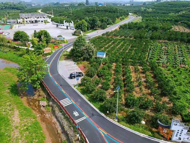 眉山市彭山区建设四好农村路铺就乡村振兴路