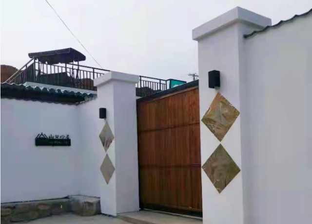 北京延庆永宁古城山田心居民宿门前河水清澈见底乡野浪漫幻想