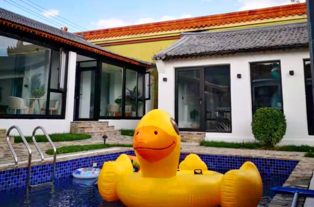 北京延庆永宁古城山田心居民宿门前河水清澈见底乡野浪漫幻想