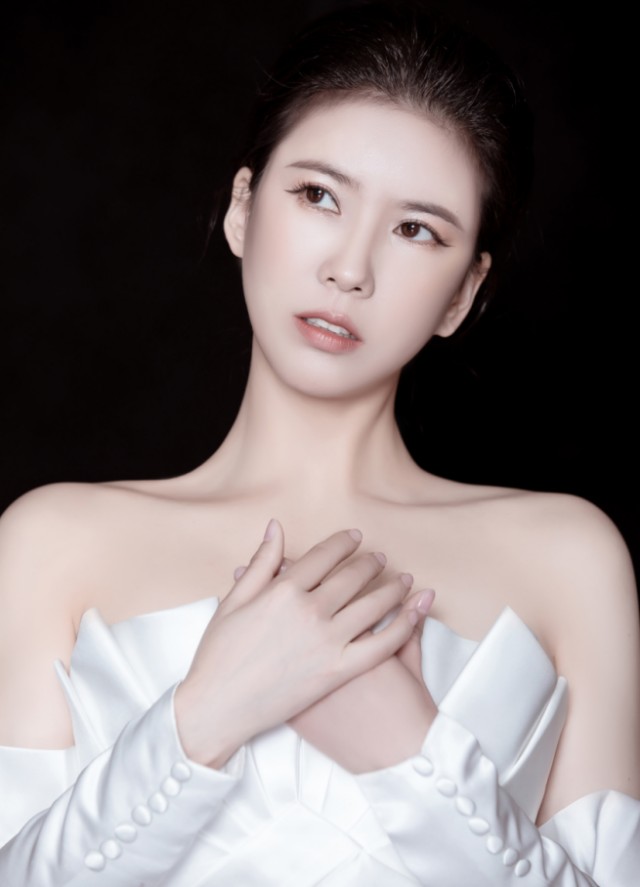 著名歌手叶贝文全新单曲多年以后的爱情宛如油画一般美好