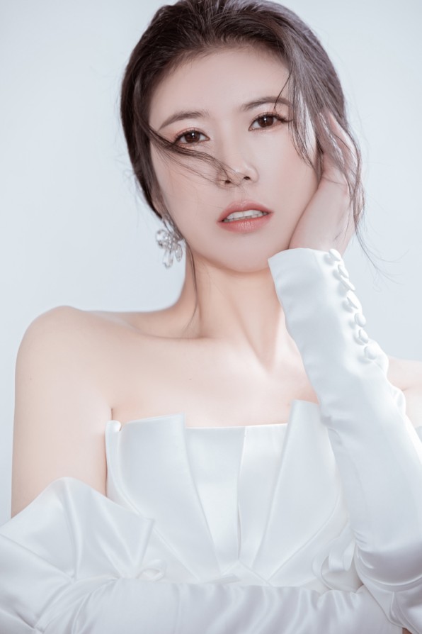 著名歌手叶贝文全新单曲多年以后的爱情宛如油画一般美好