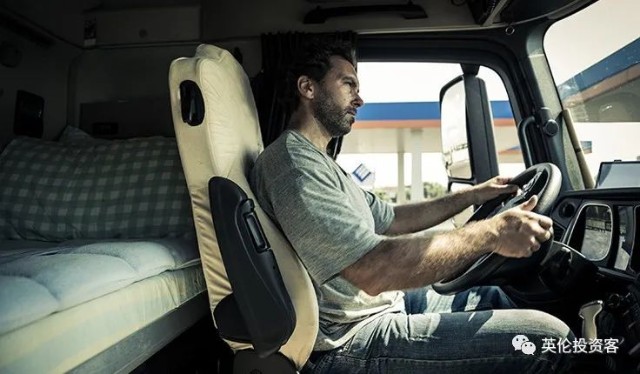 卡车司机年薪70万摘菜工55万英国蓝领工资还在疯涨