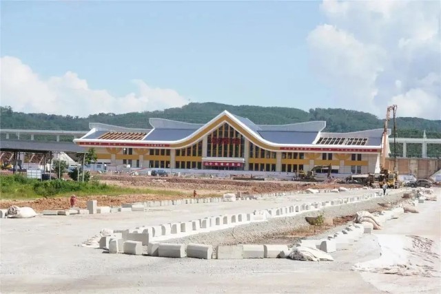 43上龙茵小组附近的勐腊火车站位于勐腊县城东侧怎么能没有火车站呢有