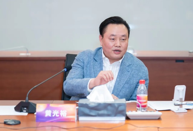 黄光裕落子，国美亮剑开新局