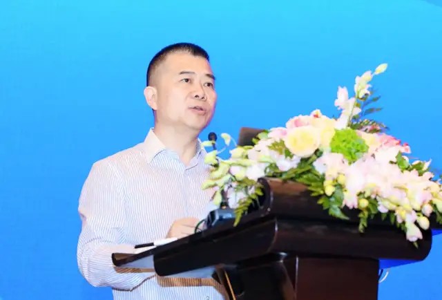 议 事商会党委副书记,执行副会长,秘书长吴仲春主持会议浙江省驻沪办