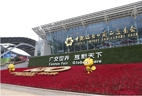 17年专注智能清洁宝乐机器人参展广交会受瞩目