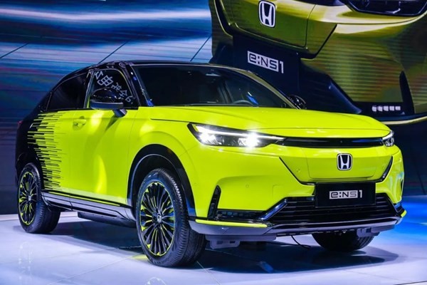 10月21日,在2021武汉车展上,本田在华首款全新纯电动suv东风honda e