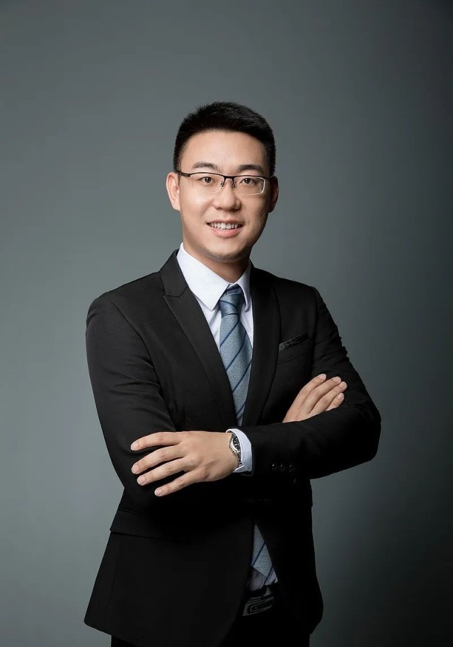 围观2000多位男基金经理后，我们选出了10位高颜值“男神”，谁是你心中的 