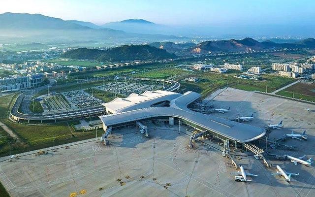 华铁大黄蜂助力粤西地区唯一民航机场竣工释放广东发展潜能