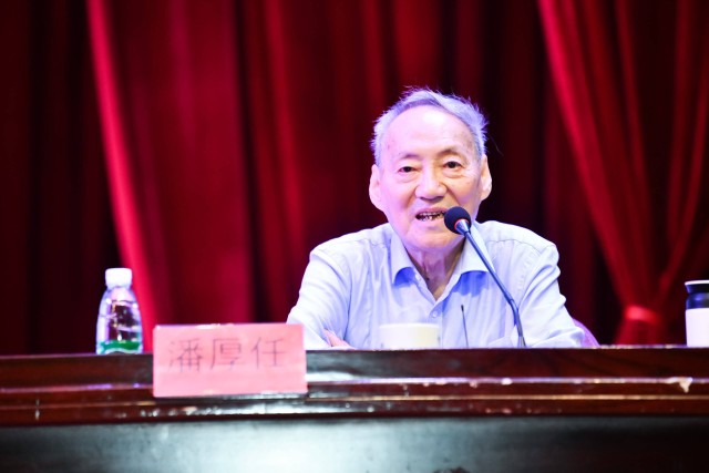 科技托起强国梦东方红航天生物邀请航天专家潘厚任开展科普