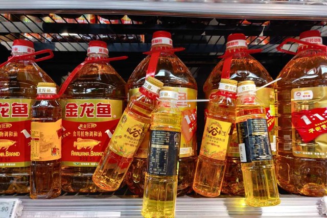 超市货架金龙鱼