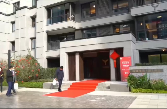 天天交付万科翡翠国宾实现交房即交证