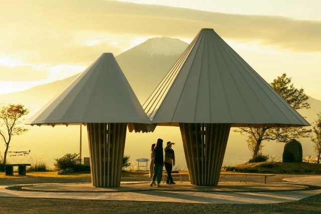 环球建筑周报誓言之丘公园展望台与富士山交相呼应的伞状结构