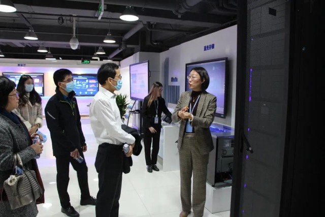 听取了高辉总裁对集团历史,转型升级发展以及易华录在蓝光存储,城市