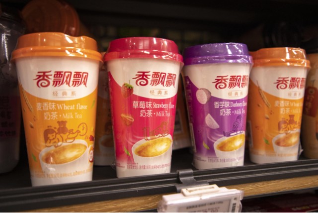 “奶茶第一股”香飘飘市值已腰斩，问题出在哪？
