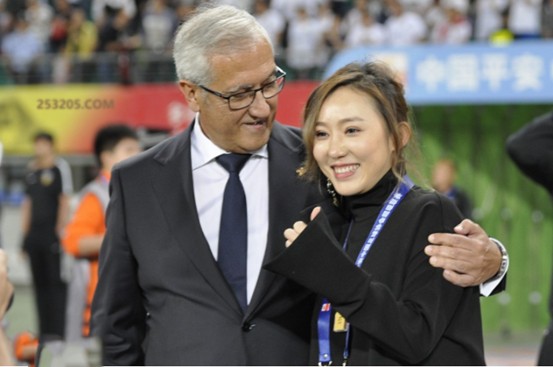 贵州队欠薪一年多利来国际聚焦中国足球美女老板的闹剧