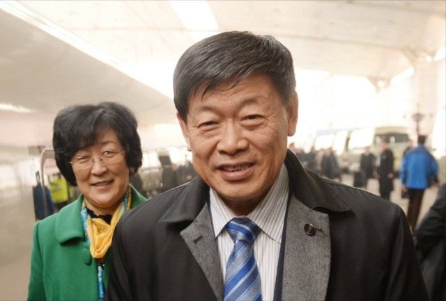 说到张士平很多山东小伙伴一定不陌生,他出生贫寒,早年间为谋生做过