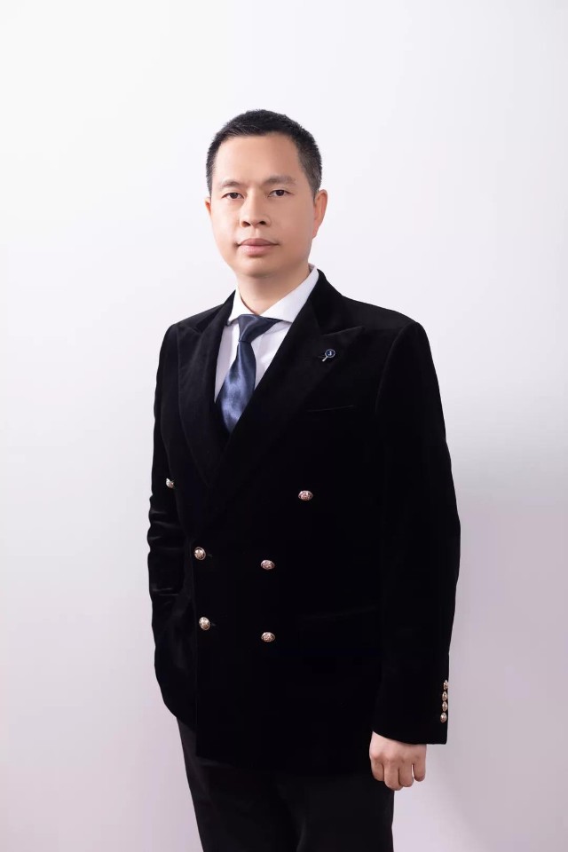 峰回路转向阳而生世界证券金盒管理高层出席峰铭通两周年庆典