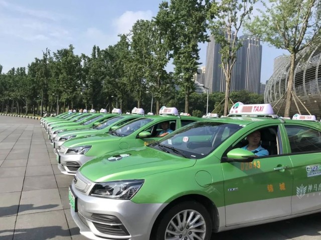 成都正式开通95128全国统一出租车电召热线方便老年人电话叫车