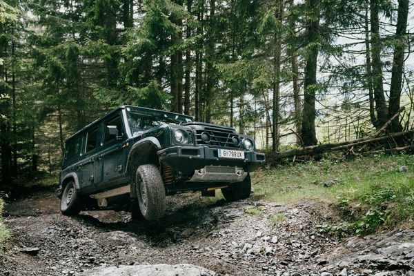 全新英國越野車ineosgrenadier預告登場