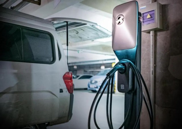 新能源出租车被迫装“柴暖”，科技让出行倒退？
