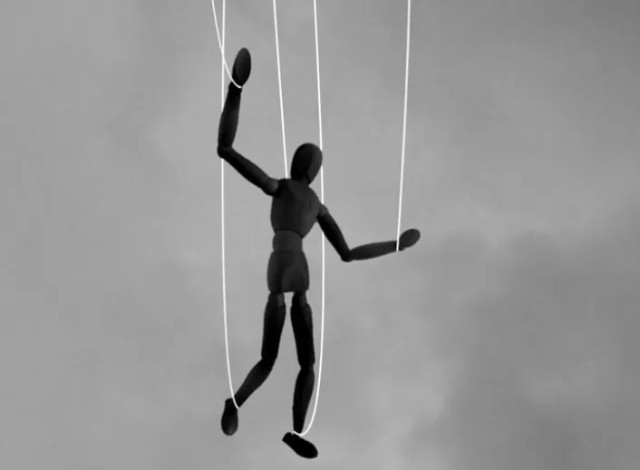 新造车受制于人