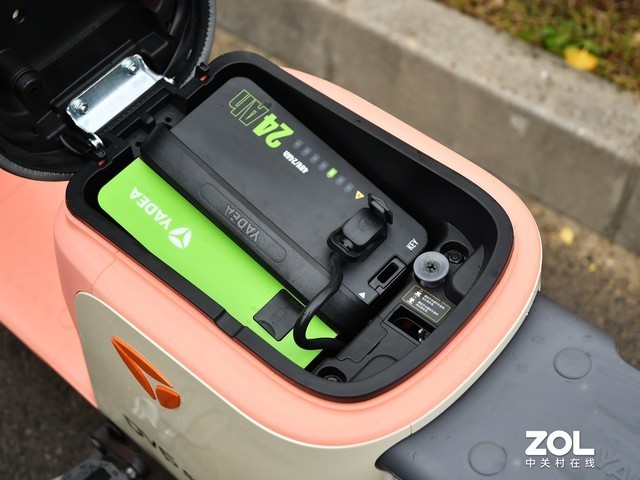 时尚出街新宠雅迪冠能二代dv6电动自行车全面评测