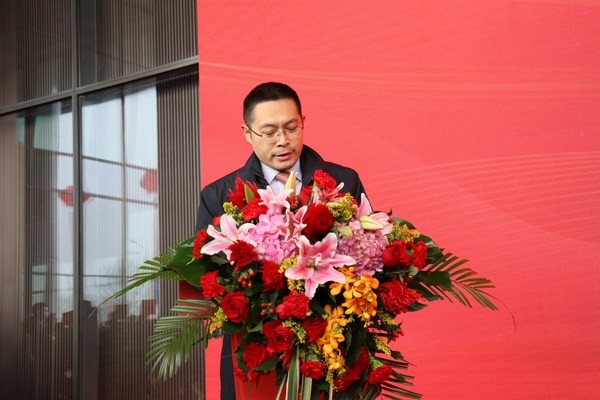 盛汇置业集团有限公司董事长陈晓满表示:"信丰格兰云天国际酒店肩负着