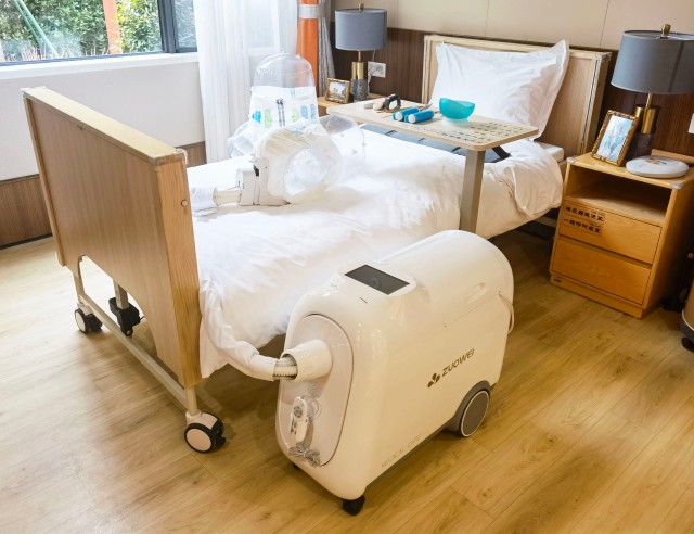 作为科技智能护理机器人服务百年央企招商局旗下养老品牌