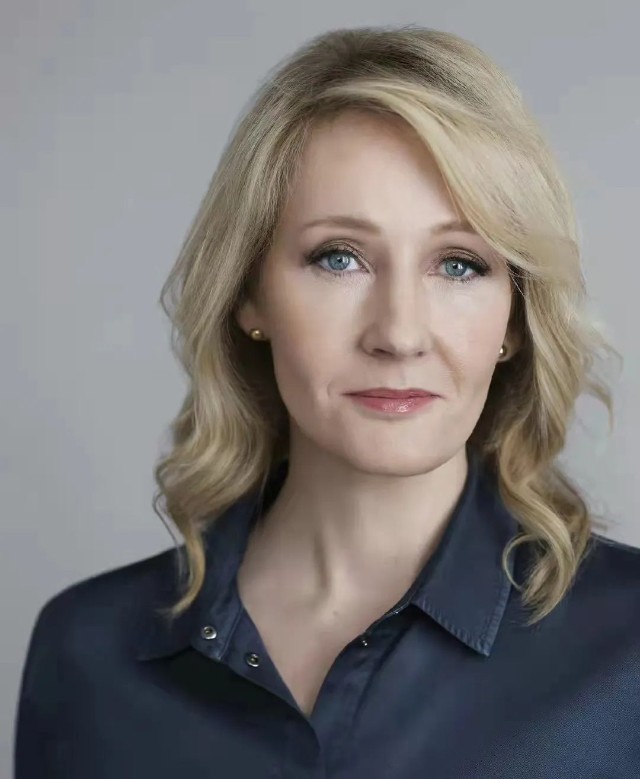 图源:网络除了jk罗琳之外,《闪灵》,《肖申克的救赎》的作者斯蒂芬