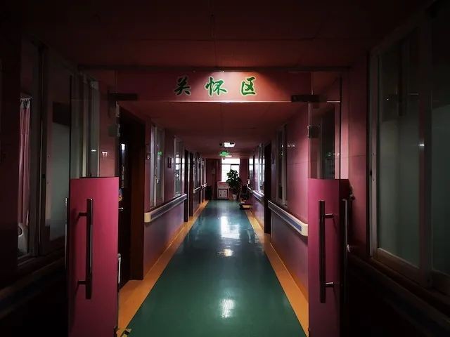 1987年才创建了中国首家临终关怀医院——北京松堂关怀医院,为生命