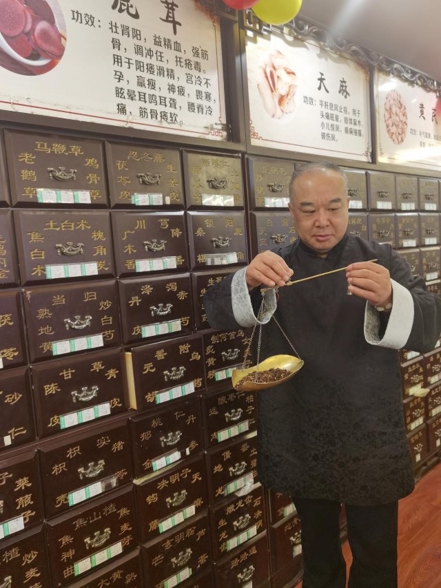 福虎贺岁迎新春北京同仁堂特聘专家臧平立