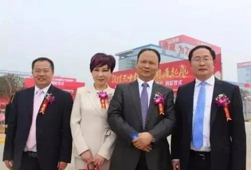 管亚梅个人财富为265亿,成为四川女首富,李巍,刘畅是成都第二富有的女