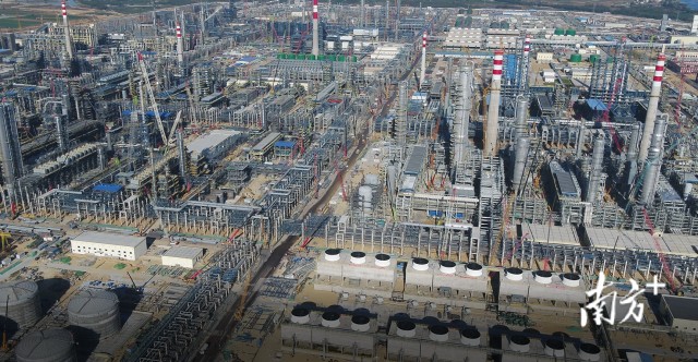 广东石化项目19公里外管廊钢结构全部建成