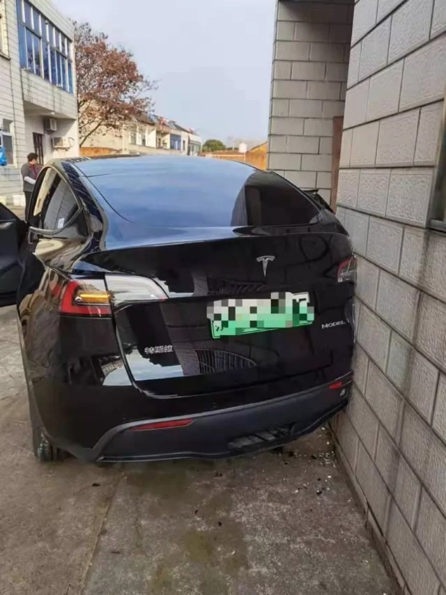 坑谁？特斯拉Model Y维修费20万