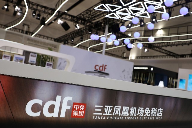 茅台、汾酒发布月度业绩“稳定军心”，回撤20%的中国中免则拒发