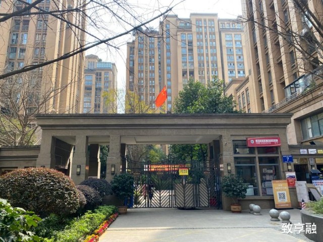 成都武侯区桐梓林欧城精装两居室163w起拍67折