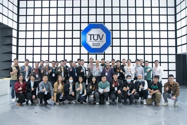 TUV南德广州测试中心参观交流活动合影