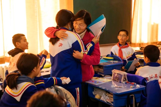 蒲公英中学纪事二不拿分的课堂也是好的教育吗