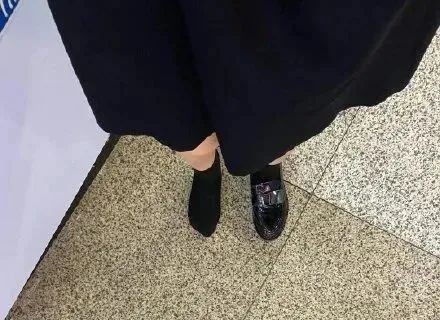 我的鞋挤掉了我的蛋碎了深圳人今天终于复工了