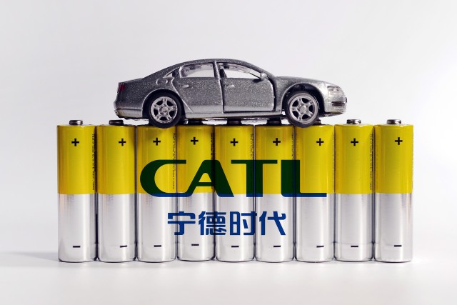 锂电池推高特斯拉涨价，为防黄牛屯车，特斯拉要客户承诺不转卖