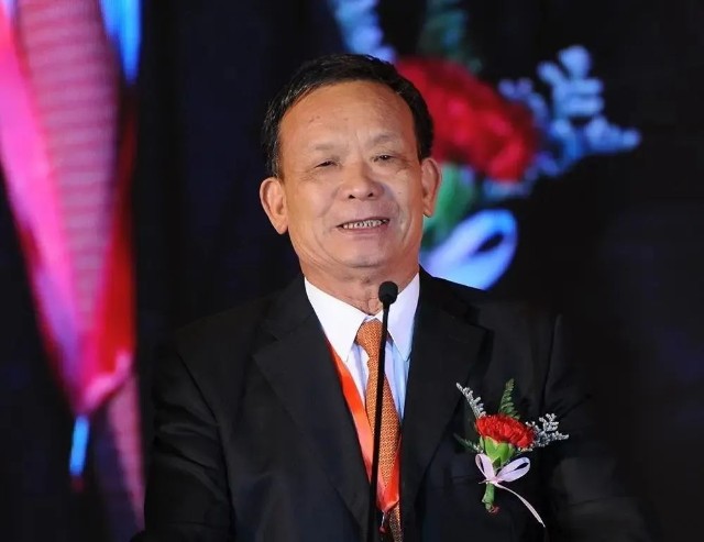 新一代玻璃大王李贤义从白手起家到身价510亿超曹德旺2倍