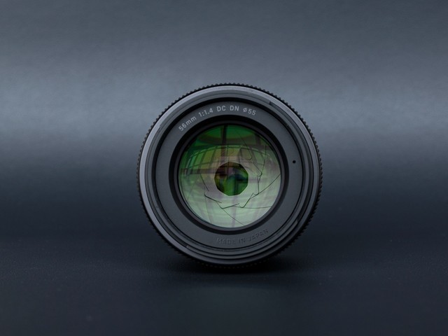 富士无反相机用大光圈 适马56mm f14镜头详解