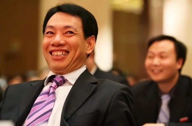 2015年,陈发树开始以公司和个人名义从二级市场上买成了云南白药的第