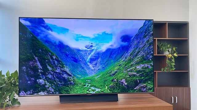 悬浮全面屏守护者智慧眼创维q71超分辨率电视使用体验