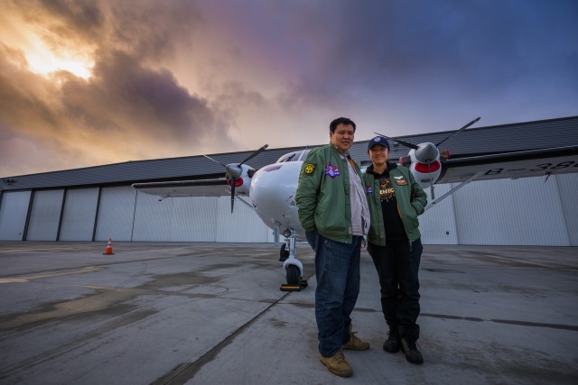 2017年的今天侣行夫妇驾机跨越大西洋从南美洲到非洲