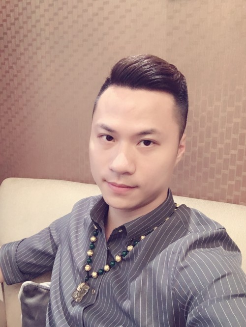 礼迎天下总裁丁伟健在中日自由搏击争霸赛发布会发表重要讲话